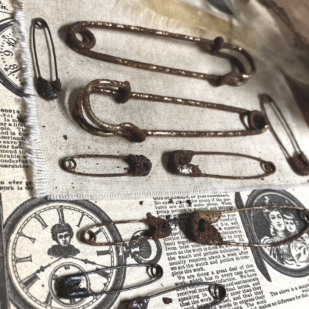 Vintage Rusted Safety Pin Set - Brown